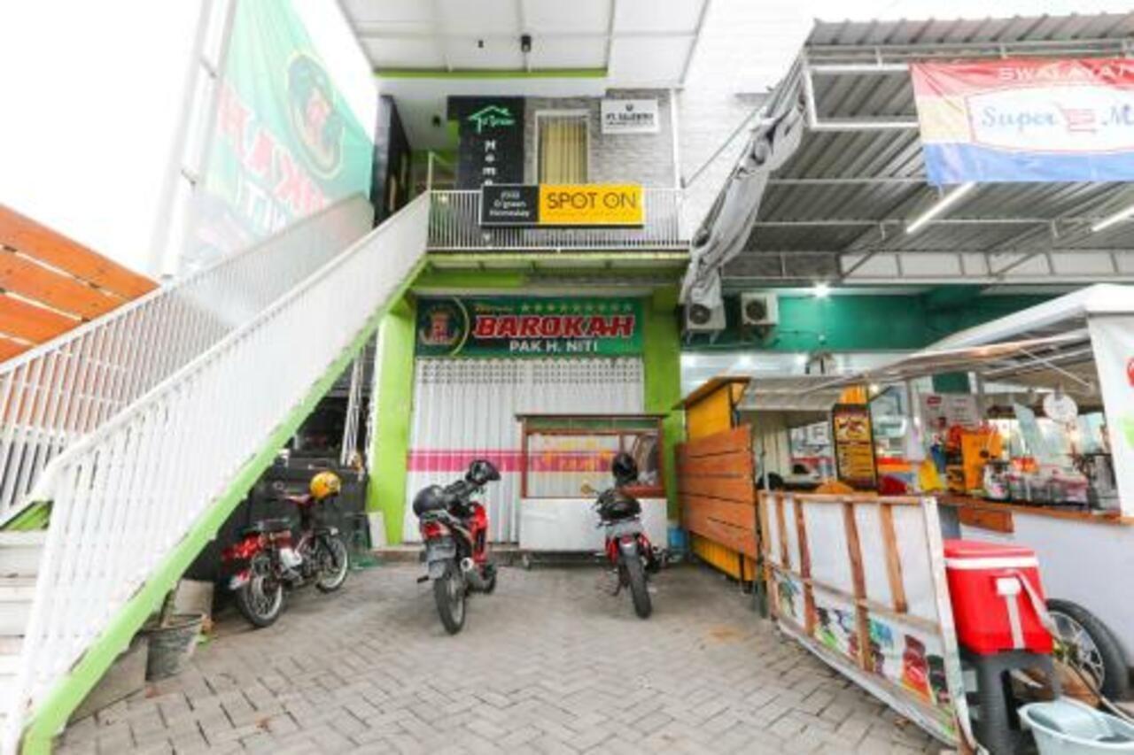 Spot On 2332 D'Green Homestay Banyuwangi  Exterior foto